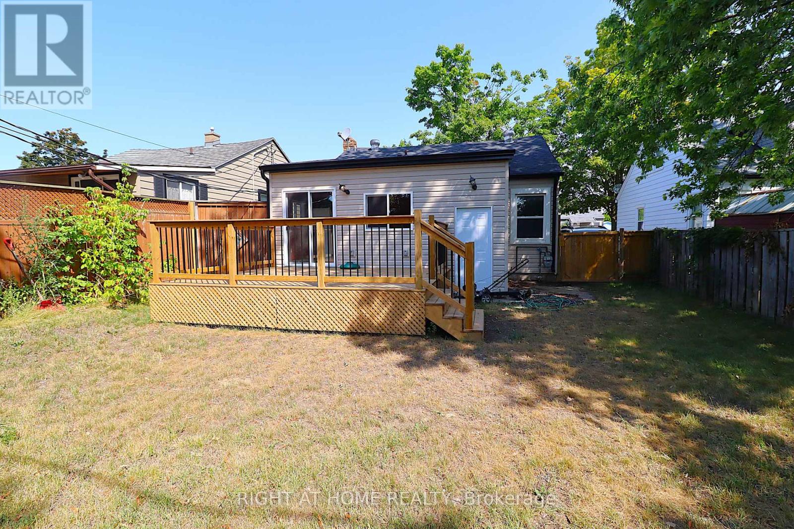 751 St Mary's Street, Peterborough Central (South), Ontario  K9J 4H1 - Photo 13 - X12316015