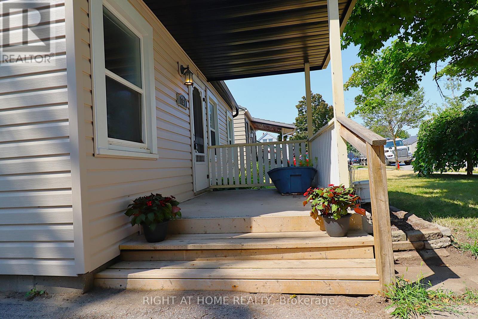 751 St Mary's Street, Peterborough Central (South), Ontario  K9J 4H1 - Photo 3 - X12316015