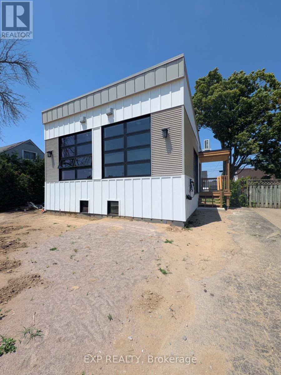 B - 668 Gillespie Avenue, Peterborough South (West), Ontario  K9J 4B6 - Photo 12 - X12316362