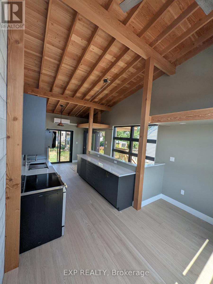 B - 668 Gillespie Avenue, Peterborough South (West), Ontario  K9J 4B6 - Photo 13 - X12316362