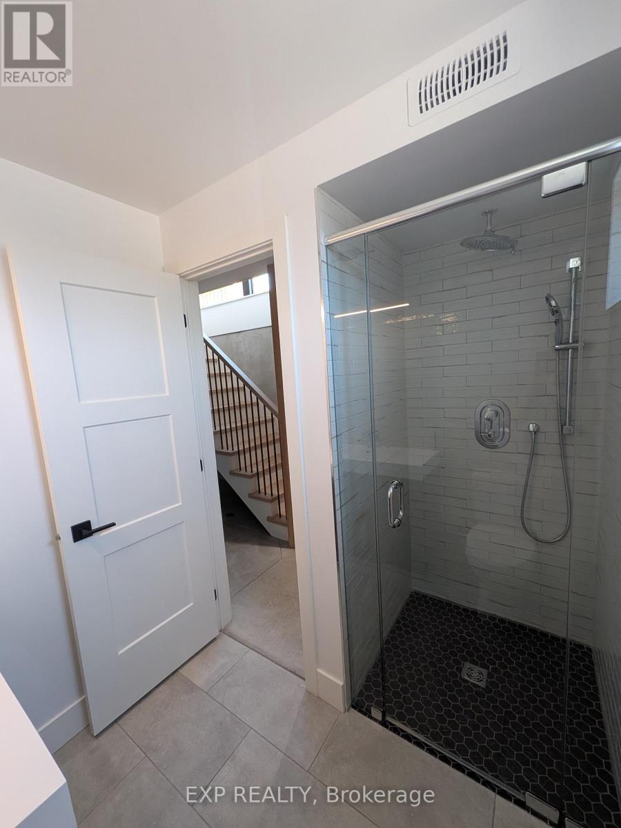 B - 668 Gillespie Avenue, Peterborough South (West), Ontario  K9J 4B6 - Photo 8 - X12316362