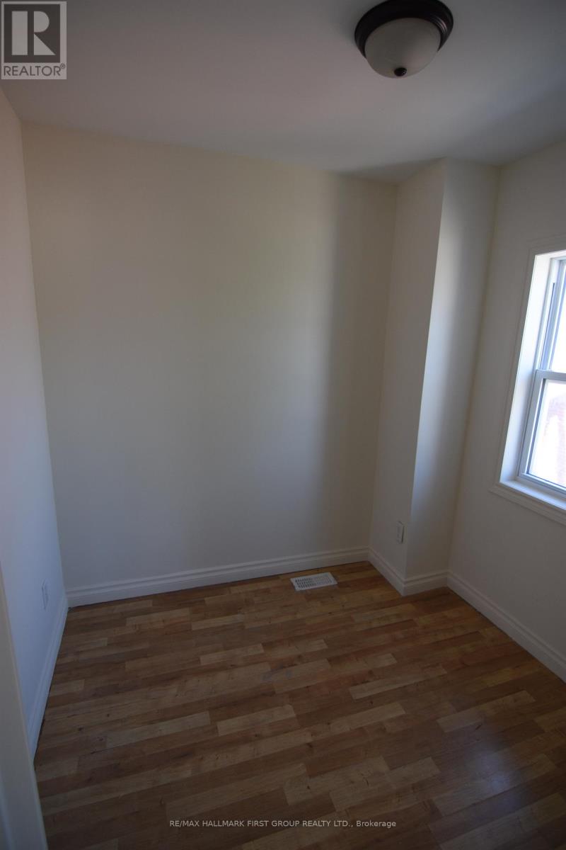 Upper - 509 Parnell Street, Peterborough Central (South), Ontario  K9J 4J3 - Photo 5 - X12316384
