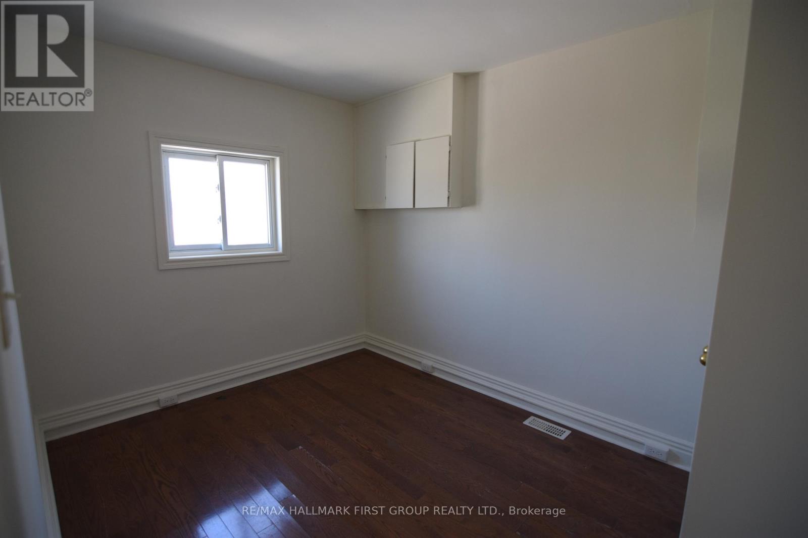 Upper - 509 Parnell Street, Peterborough Central (South), Ontario  K9J 4J3 - Photo 7 - X12316384
