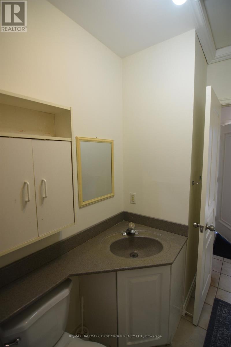 Upper - 509 Parnell Street, Peterborough Central (South), Ontario  K9J 4J3 - Photo 9 - X12316384
