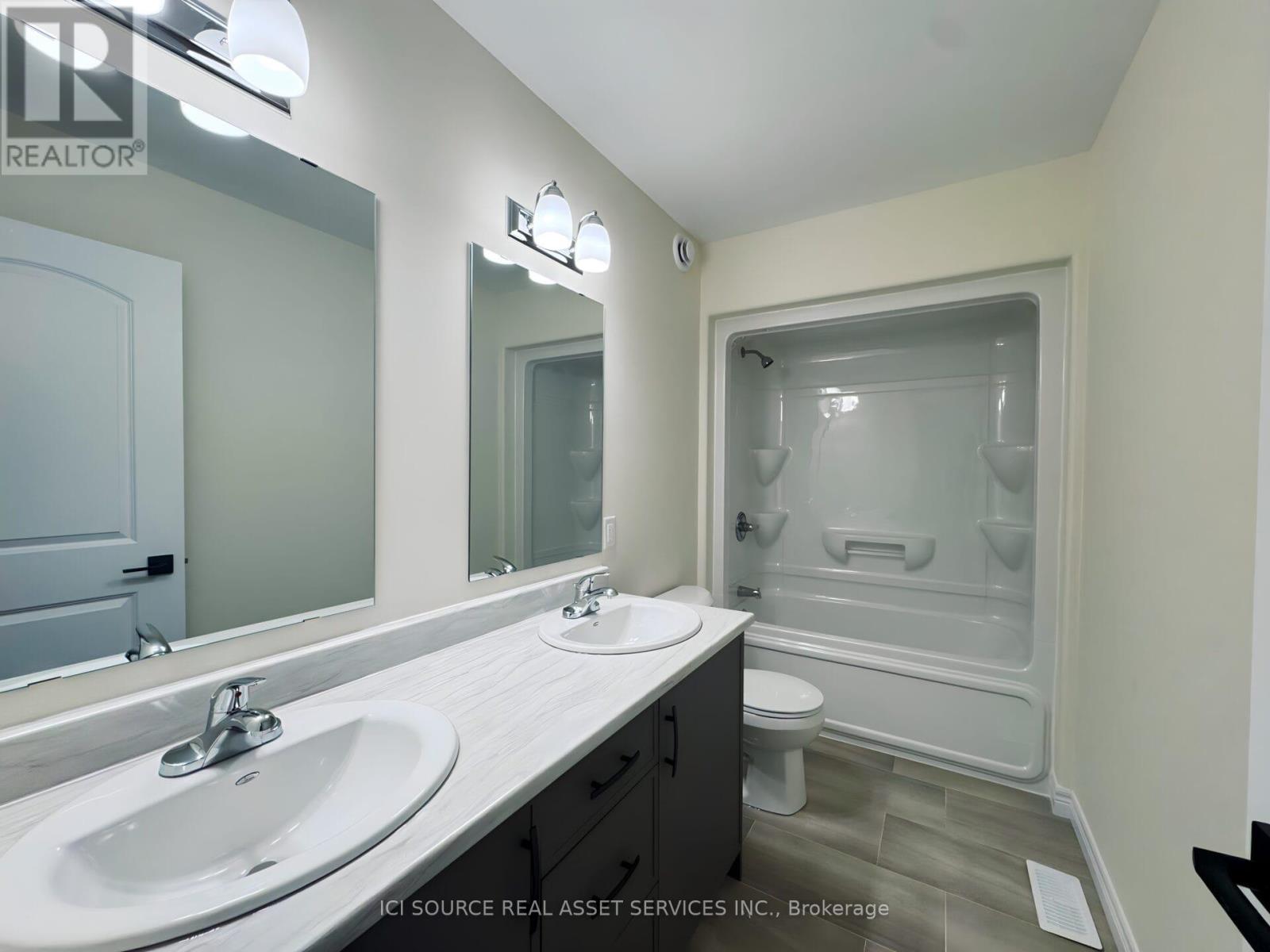 228 O'neil Street, Peterborough North (North), Ontario  K9K 0H1 - Photo 12 - X12316605