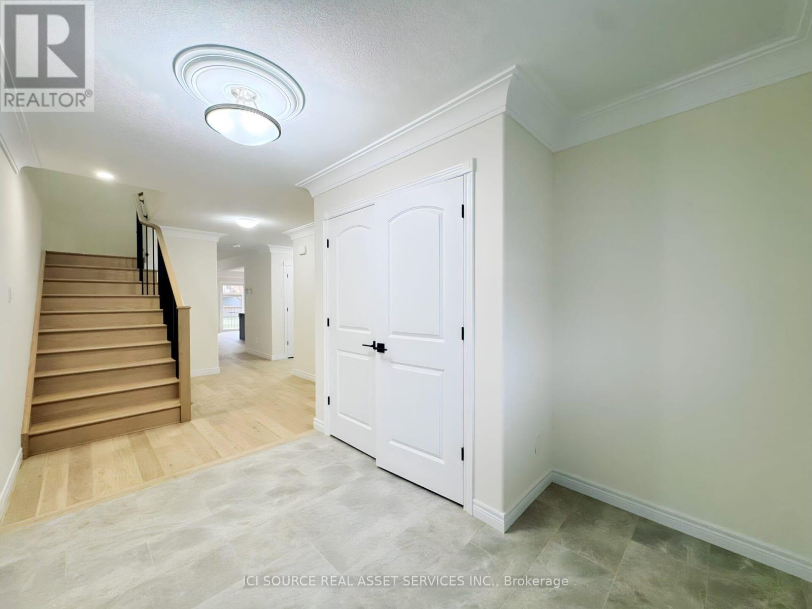 228 O'neil Street, Peterborough North (North), Ontario  K9K 0H1 - Photo 2 - X12316605
