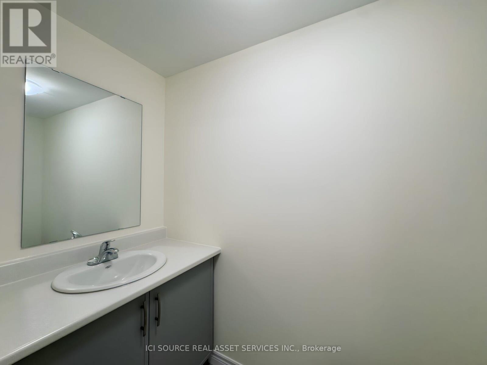 228 O'neil Street, Peterborough North (North), Ontario  K9K 0H1 - Photo 5 - X12316605