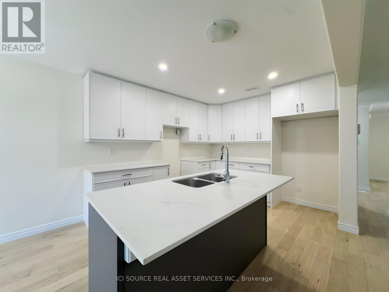 228 O'neil Street, Peterborough North (North), Ontario  K9K 0H1 - Photo 6 - X12316605