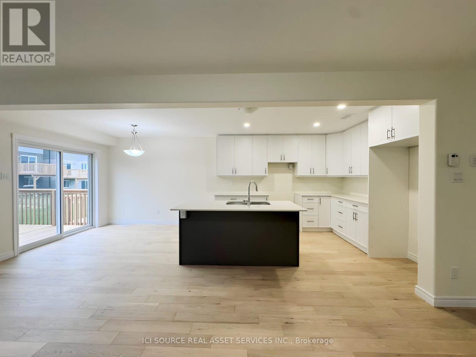 228 O'neil Street, Peterborough North (North), Ontario  K9K 0H1 - Photo 7 - X12316605