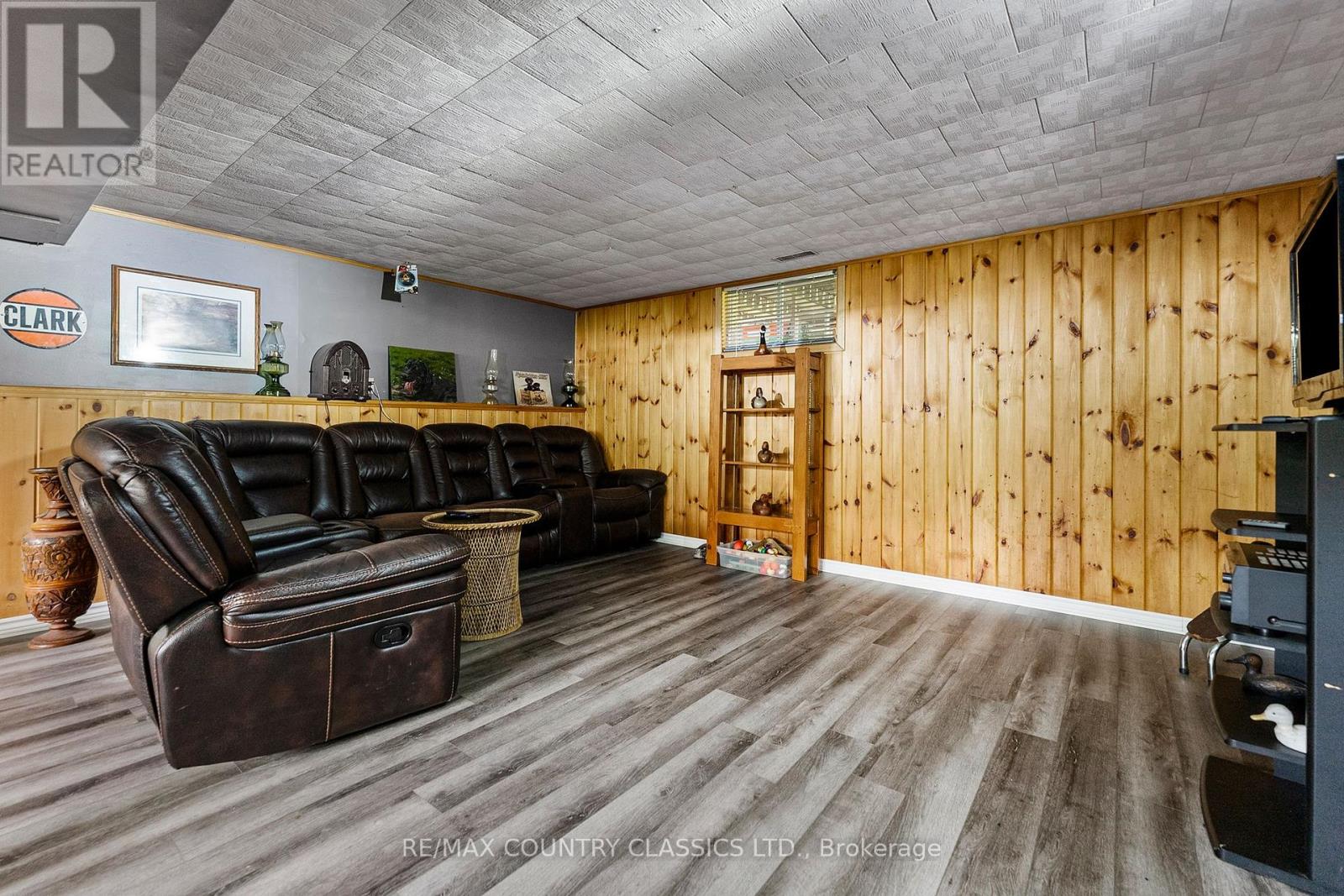 351 Chemaushgon Road, Bancroft (Bancroft Ward), Ontario  K0L 1C0 - Photo 18 - X12317133