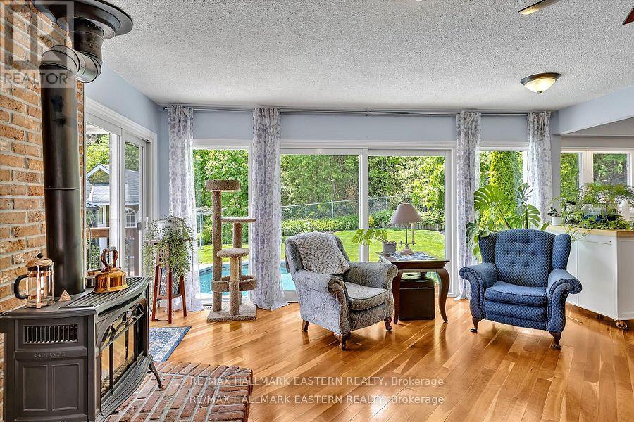 959 Golfview Road, Peterborough West (Central), Ontario  K9J 7W2 - Photo 14 - X12317489