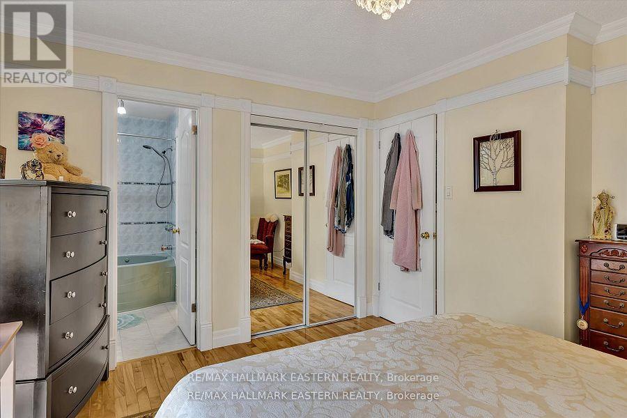 959 Golfview Road, Peterborough West (Central), Ontario  K9J 7W2 - Photo 19 - X12317489