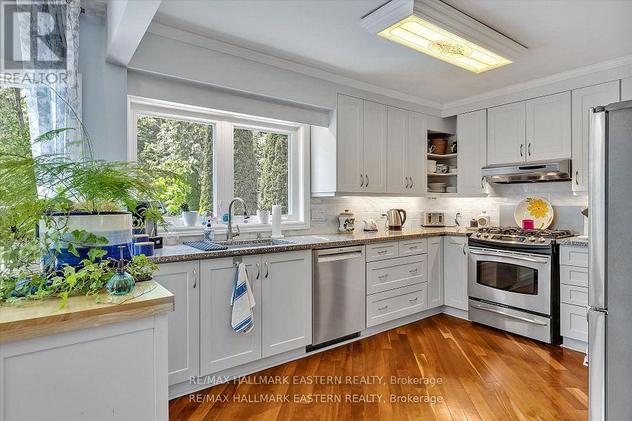 959 Golfview Road, Peterborough West (Central), Ontario  K9J 7W2 - Photo 7 - X12317489