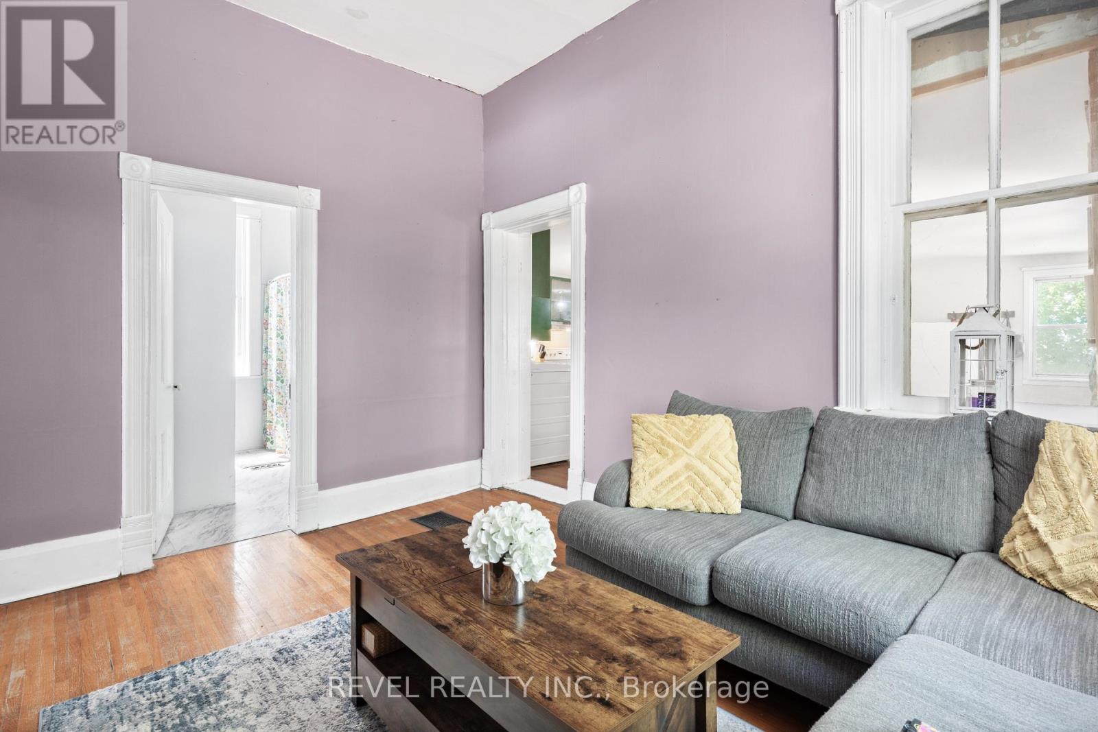102 King Street, Kawartha Lakes (Lindsay), Ontario  K9V 1C9 - Photo 8 - X12317648