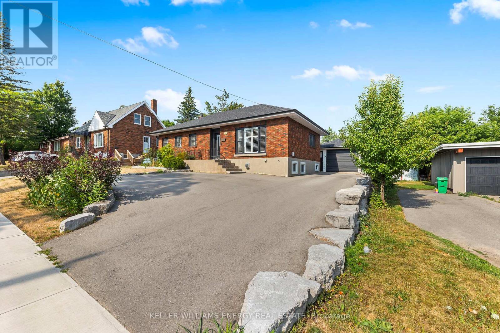 1302 Dobbin Avenue, Peterborough Central (Old West End), Ontario  K9J 6A8 - Photo 2 - X12317850