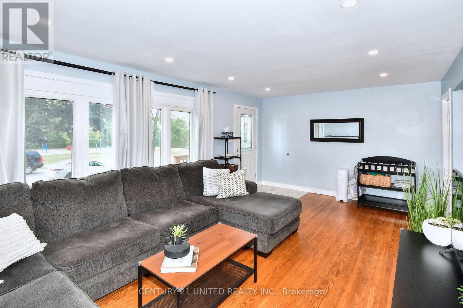 454 Southpark Drive, Peterborough South (East), Ontario  K9J 1C3 - Photo 5 - X12317861