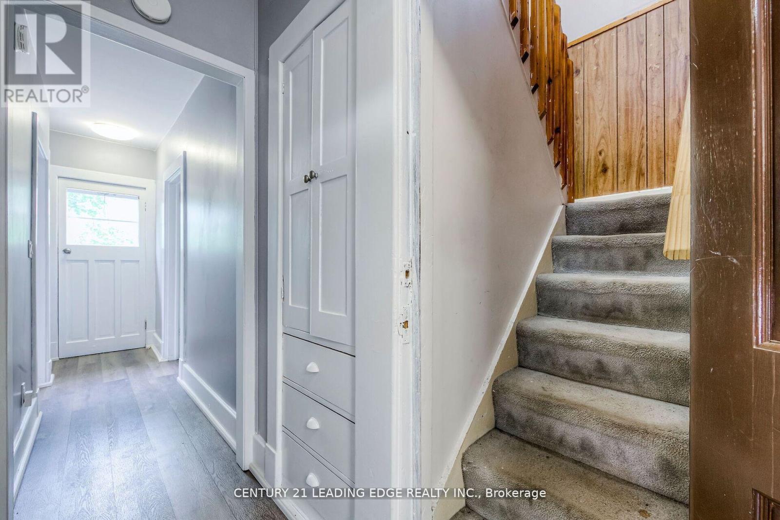 214 Aylmer Street, Peterborough Central (South), Ontario  K9J 3K4 - Photo 12 - X12318460