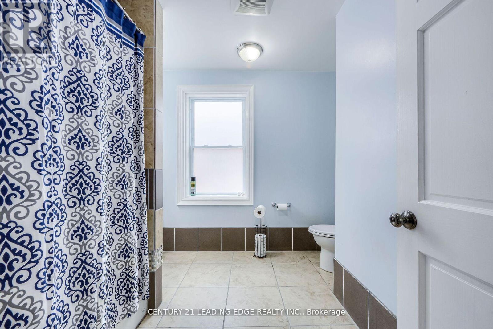 214 Aylmer Street, Peterborough Central (South), Ontario  K9J 3K4 - Photo 16 - X12318460