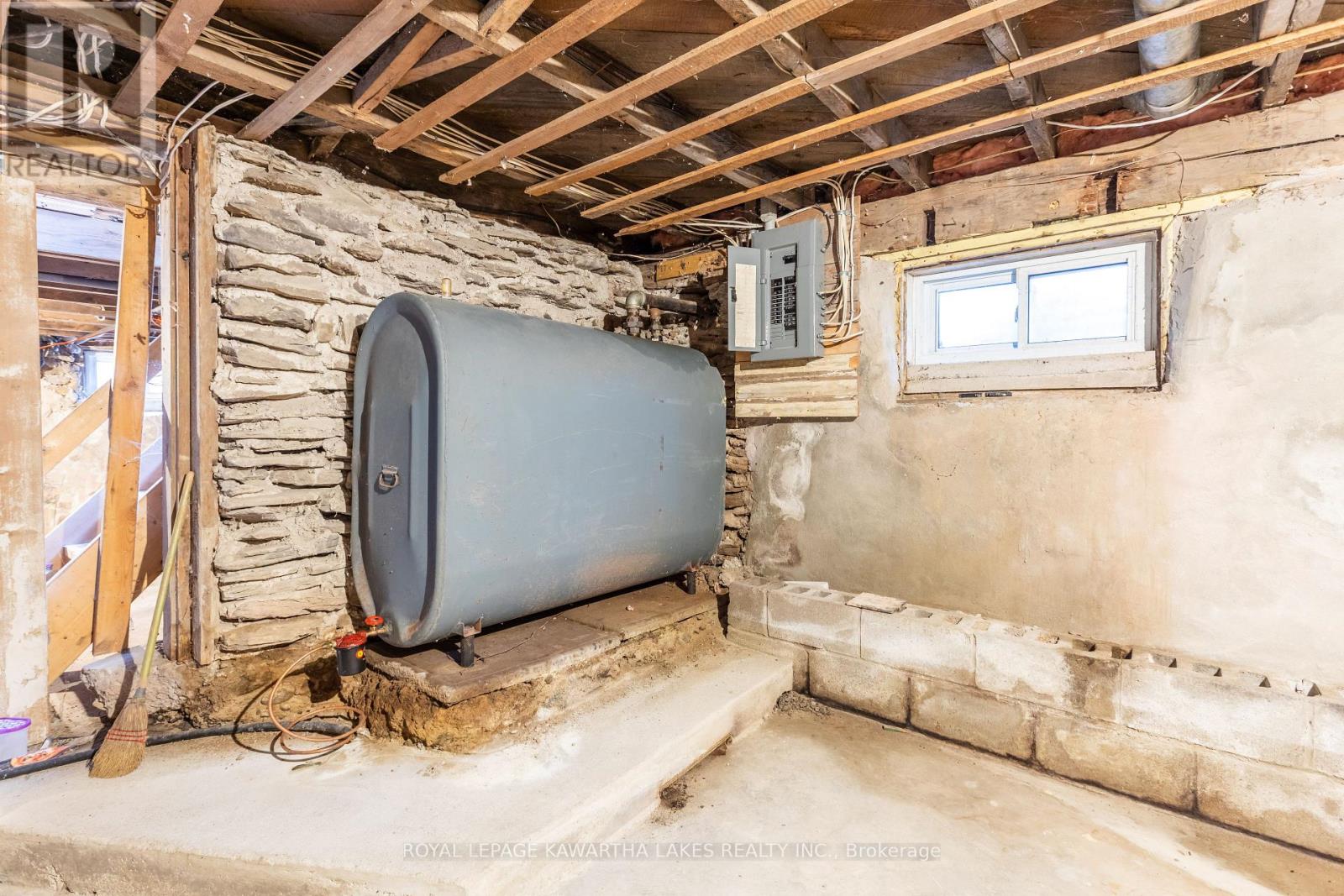 221 Pleasant Point Road, Kawartha Lakes (Lindsay), Ontario  K9V 4R6 - Photo 17 - X12318805