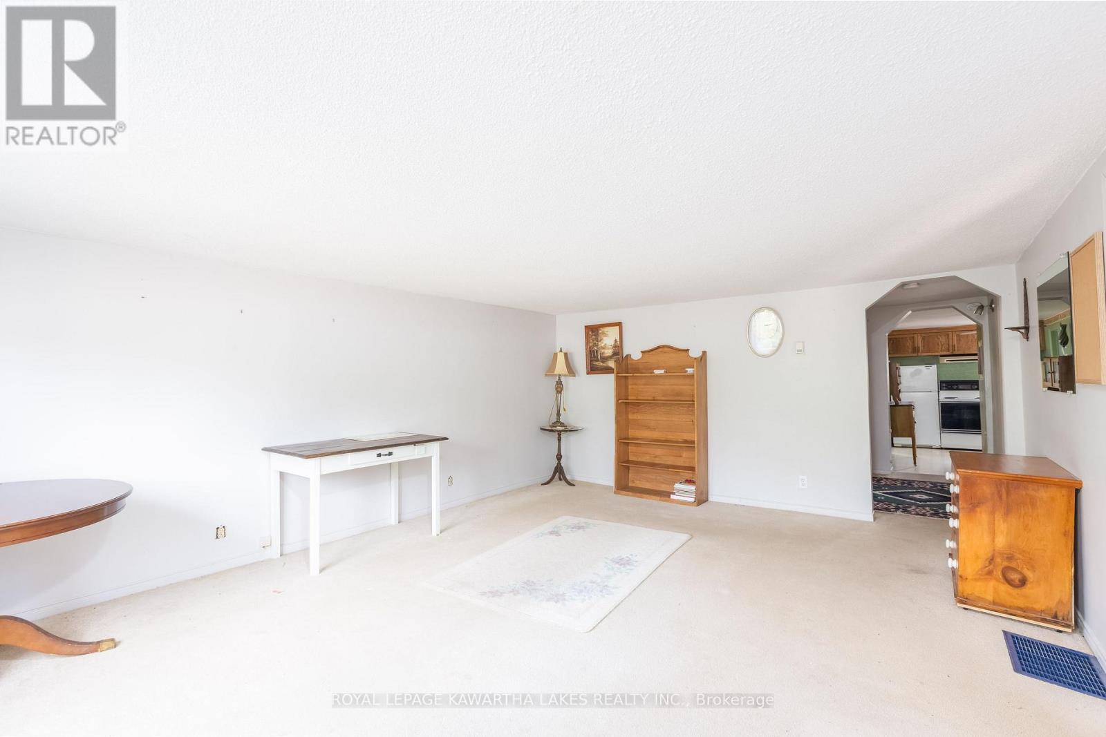 221 Pleasant Point Road, Kawartha Lakes (Lindsay), Ontario  K9V 4R6 - Photo 6 - X12318805