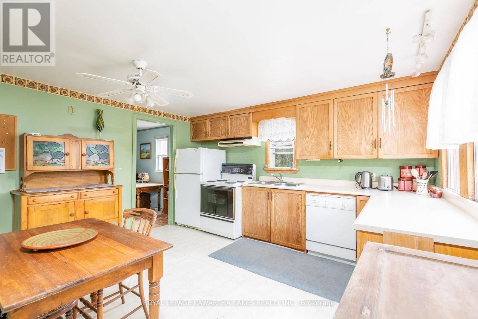 221 Pleasant Point Road, Kawartha Lakes (Lindsay), Ontario  K9V 4R6 - Photo 8 - X12318805