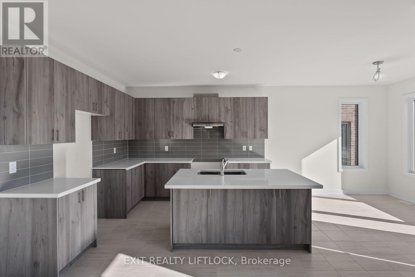 814 Griffin Trail, Peterborough North (North), Ontario  K9K 0J4 - Photo 8 - X12318943