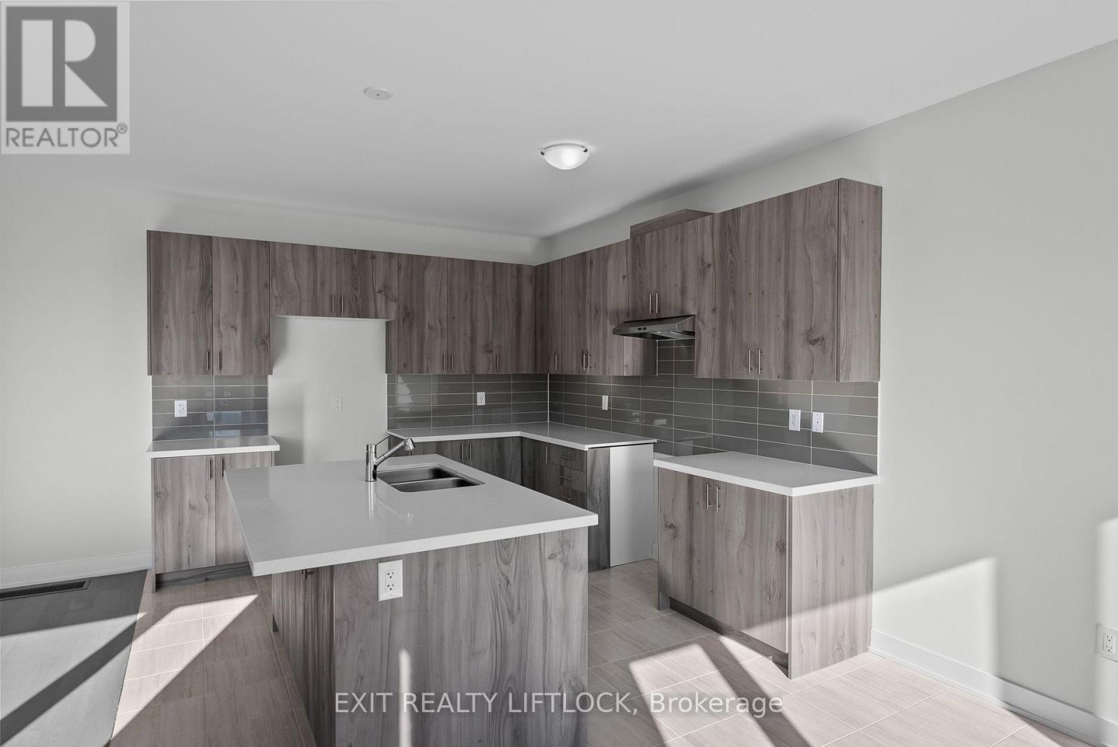814 Griffin Trail, Peterborough North (North), Ontario  K9K 0J4 - Photo 9 - X12318943