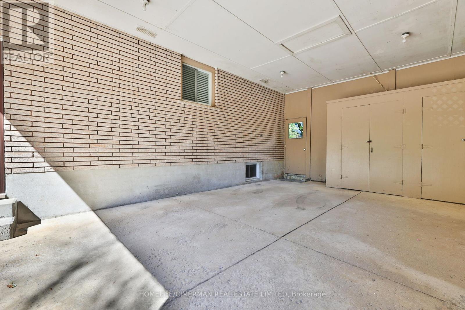 904 Ellesmere Avenue, Peterborough North (Central), Ontario  K9H 7A7 - Photo 12 - X12318931