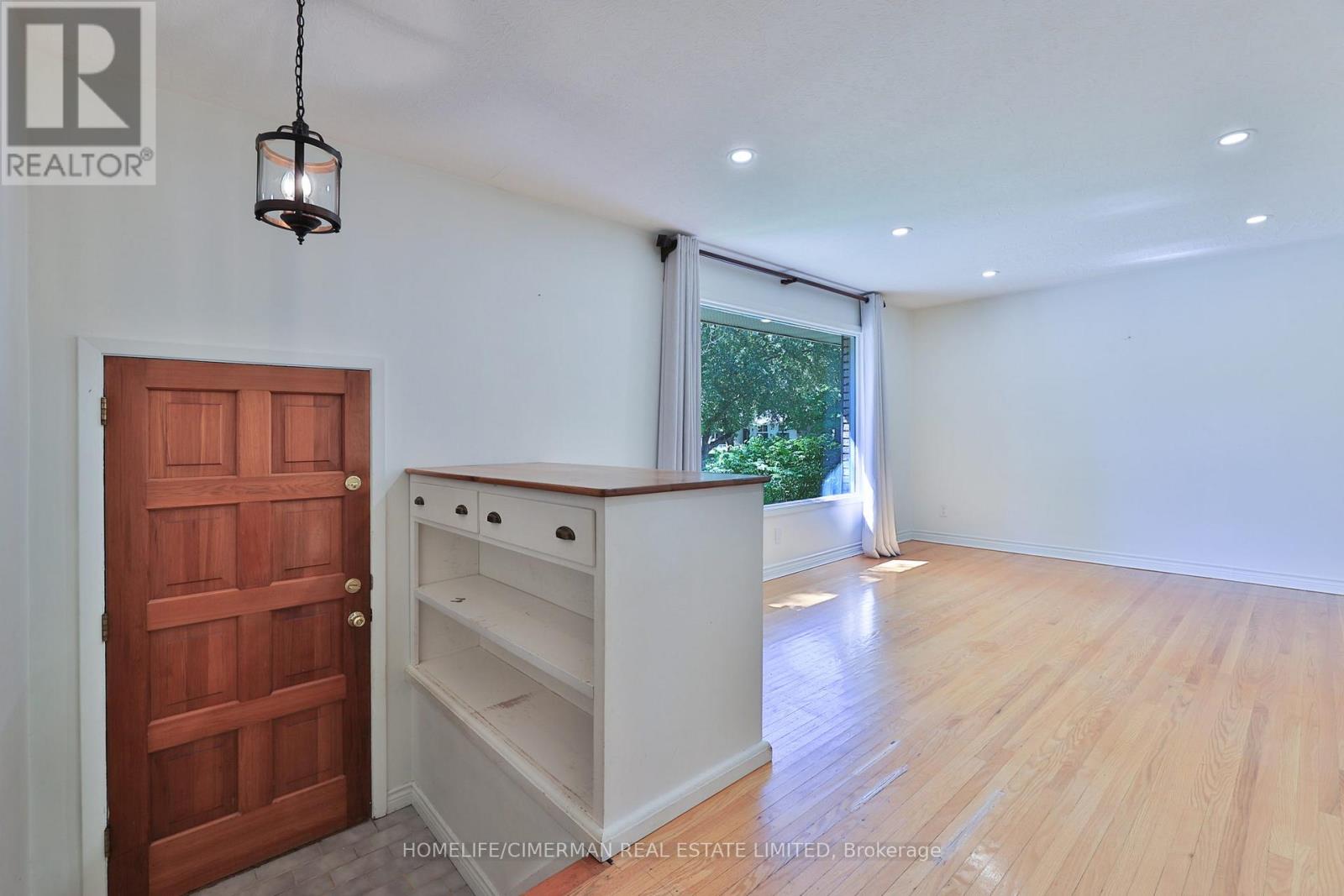 904 Ellesmere Avenue, Peterborough North (Central), Ontario  K9H 7A7 - Photo 15 - X12318931