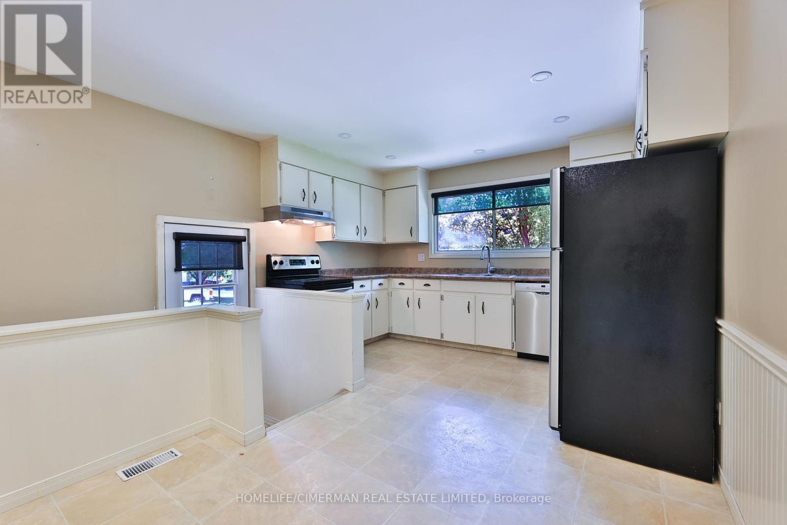 904 Ellesmere Avenue, Peterborough North (Central), Ontario  K9H 7A7 - Photo 18 - X12318931