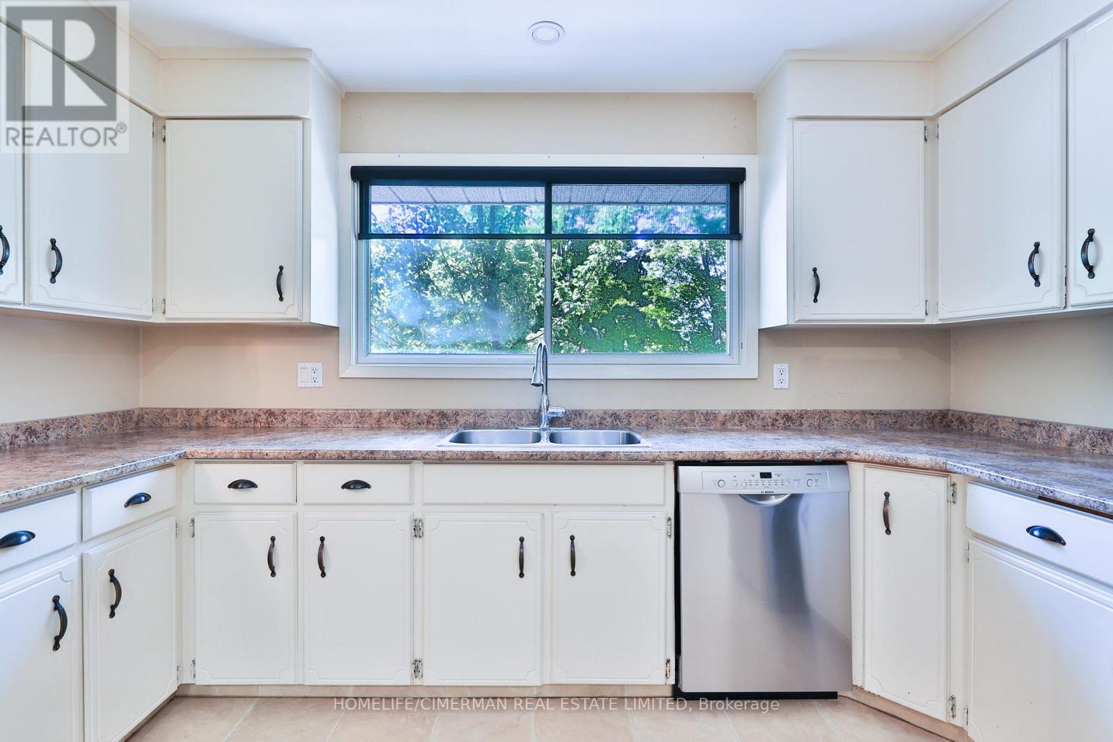 904 Ellesmere Avenue, Peterborough North (Central), Ontario  K9H 7A7 - Photo 20 - X12318931