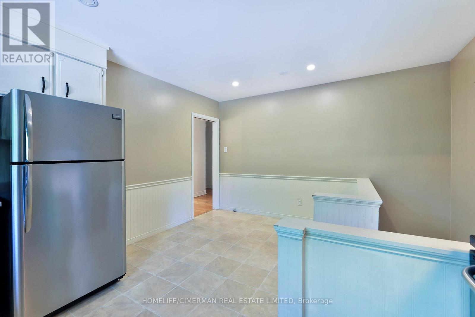 904 Ellesmere Avenue, Peterborough North (Central), Ontario  K9H 7A7 - Photo 21 - X12318931