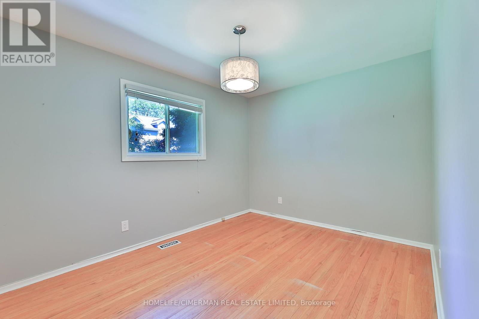 904 Ellesmere Avenue, Peterborough North (Central), Ontario  K9H 7A7 - Photo 24 - X12318931
