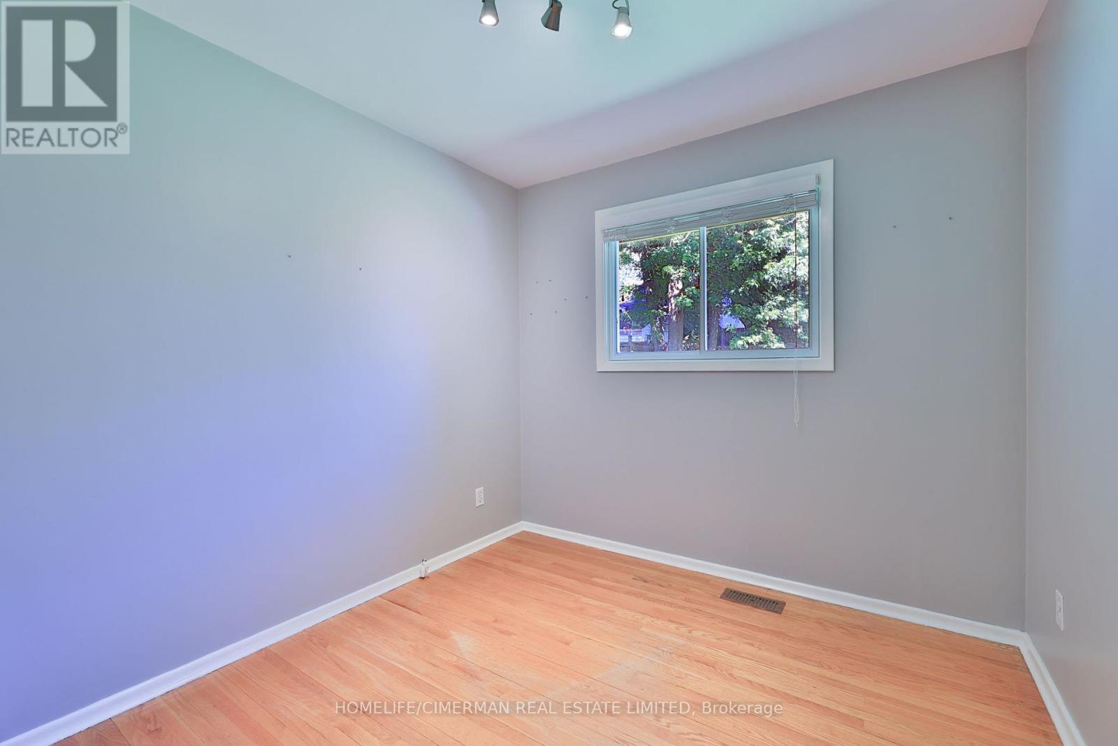 904 Ellesmere Avenue, Peterborough North (Central), Ontario  K9H 7A7 - Photo 26 - X12318931