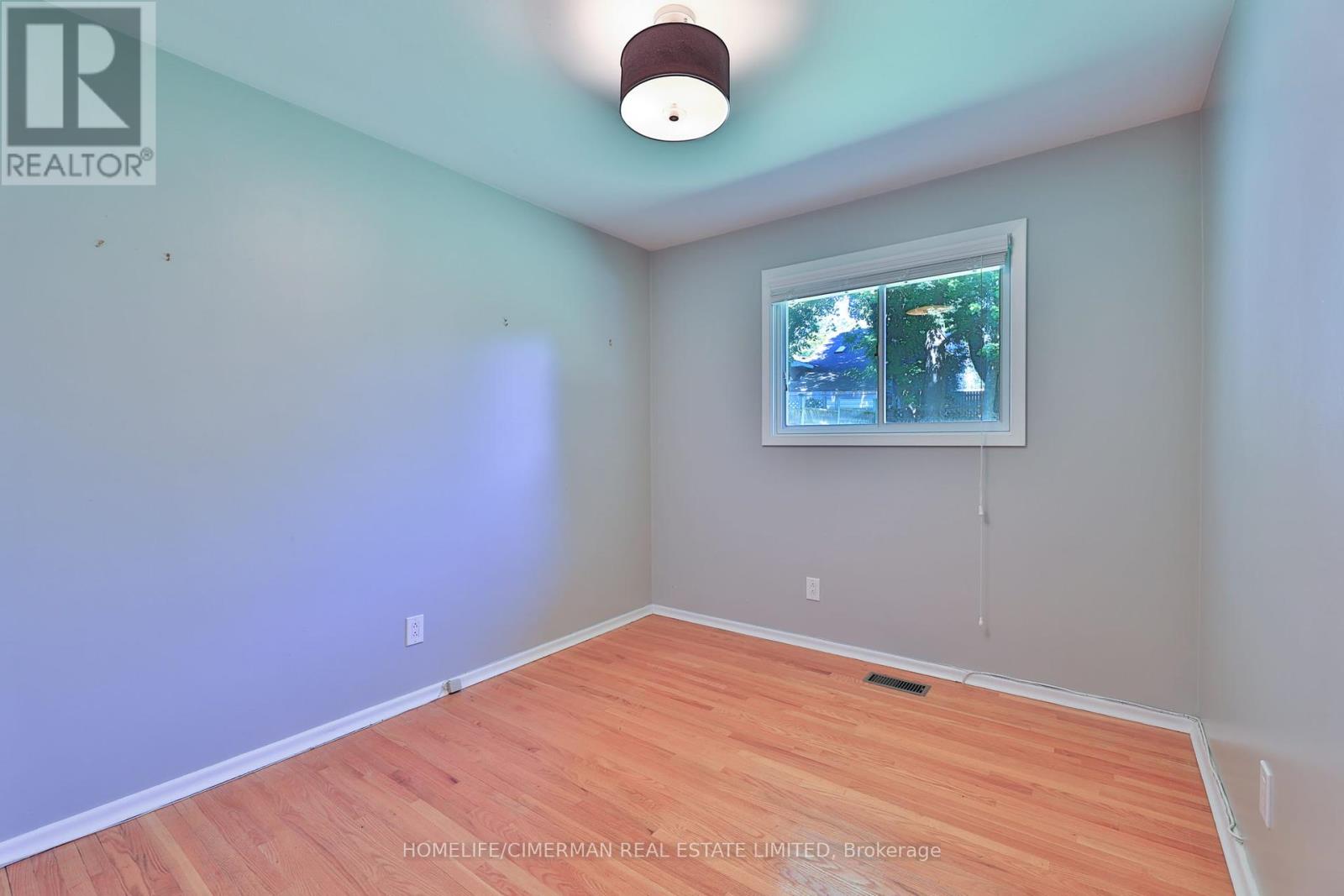 904 Ellesmere Avenue, Peterborough North (Central), Ontario  K9H 7A7 - Photo 28 - X12318931