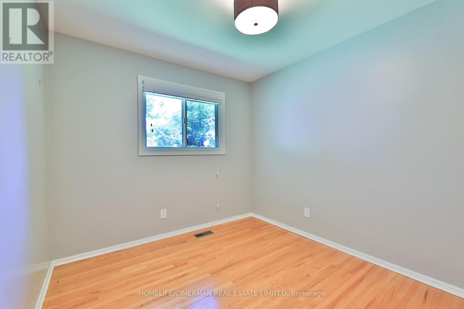 904 Ellesmere Avenue, Peterborough North (Central), Ontario  K9H 7A7 - Photo 29 - X12318931