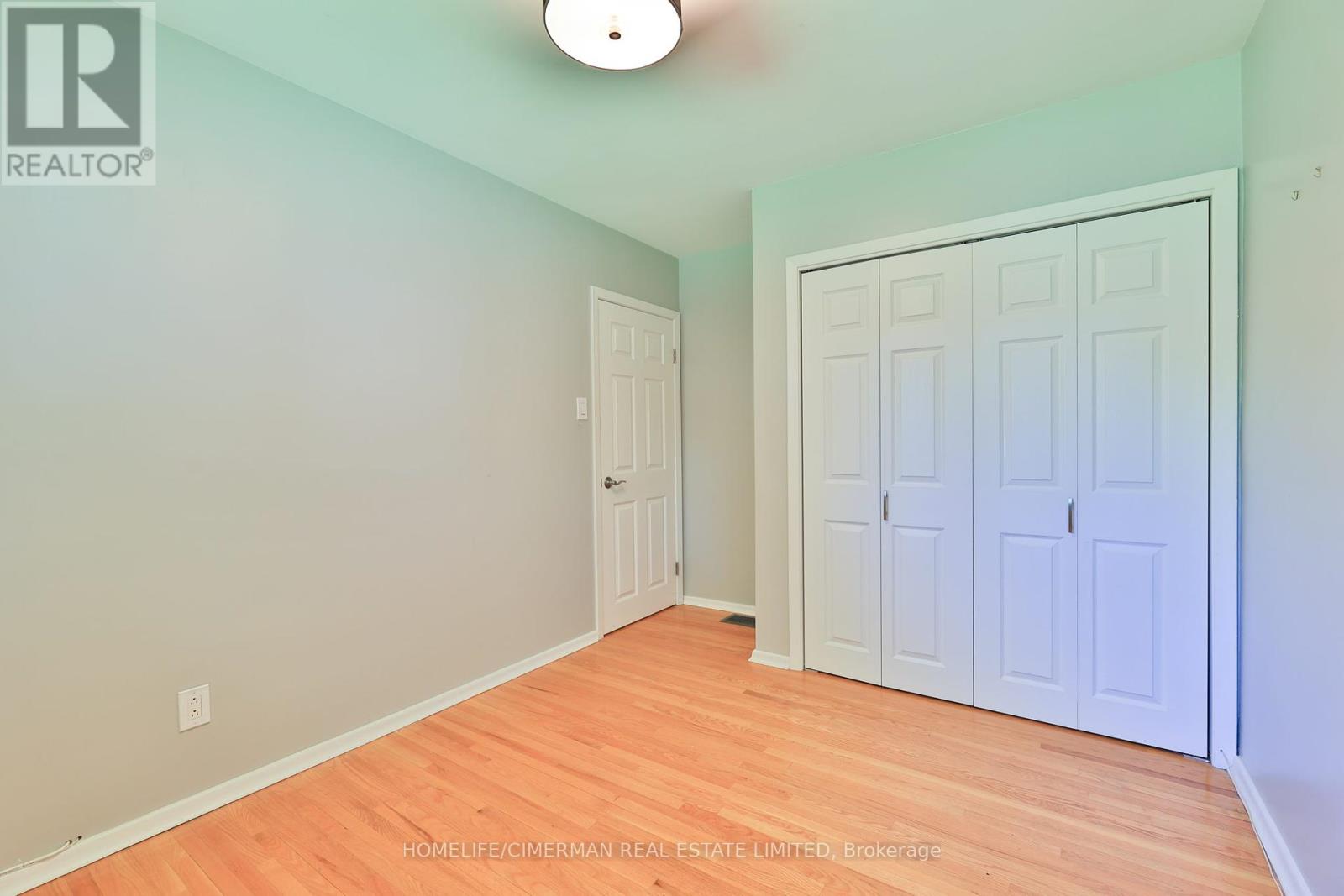 904 Ellesmere Avenue, Peterborough North (Central), Ontario  K9H 7A7 - Photo 30 - X12318931