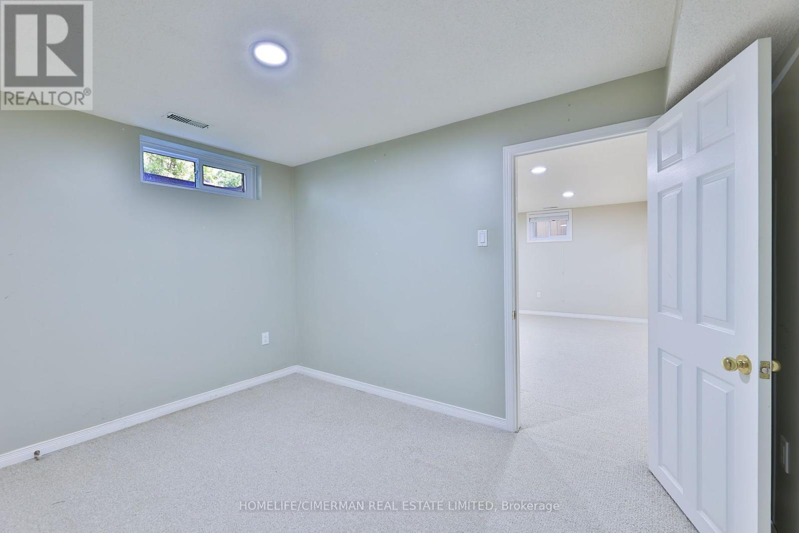 904 Ellesmere Avenue, Peterborough North (Central), Ontario  K9H 7A7 - Photo 36 - X12318931