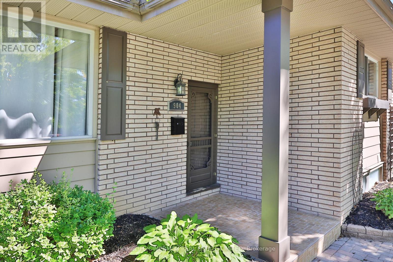 904 Ellesmere Avenue, Peterborough North (Central), Ontario  K9H 7A7 - Photo 4 - X12318931