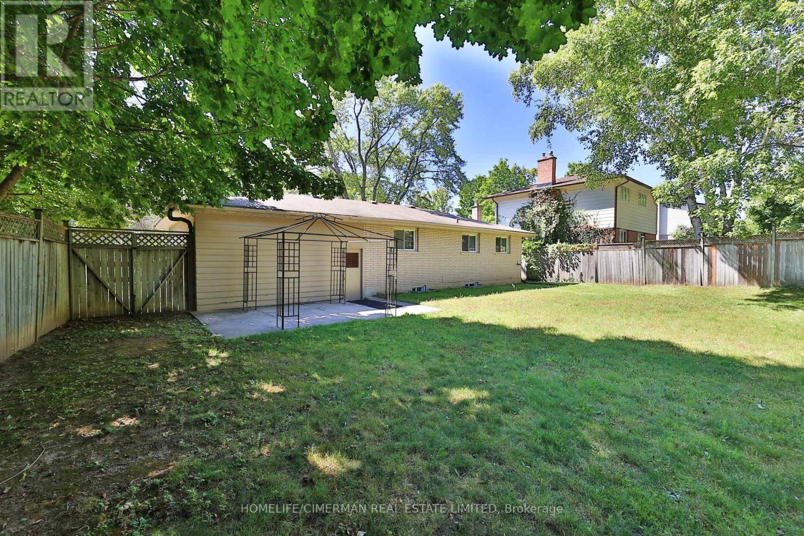 904 Ellesmere Avenue, Peterborough North (Central), Ontario  K9H 7A7 - Photo 6 - X12318931