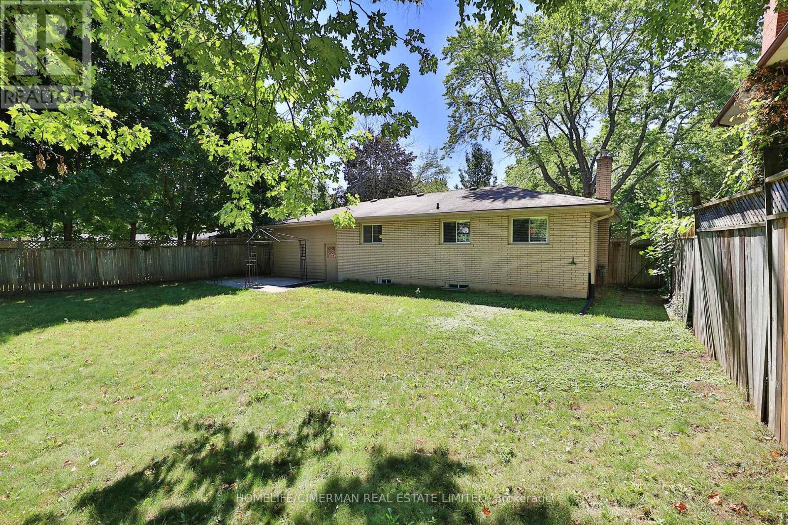 904 Ellesmere Avenue, Peterborough North (Central), Ontario  K9H 7A7 - Photo 8 - X12318931