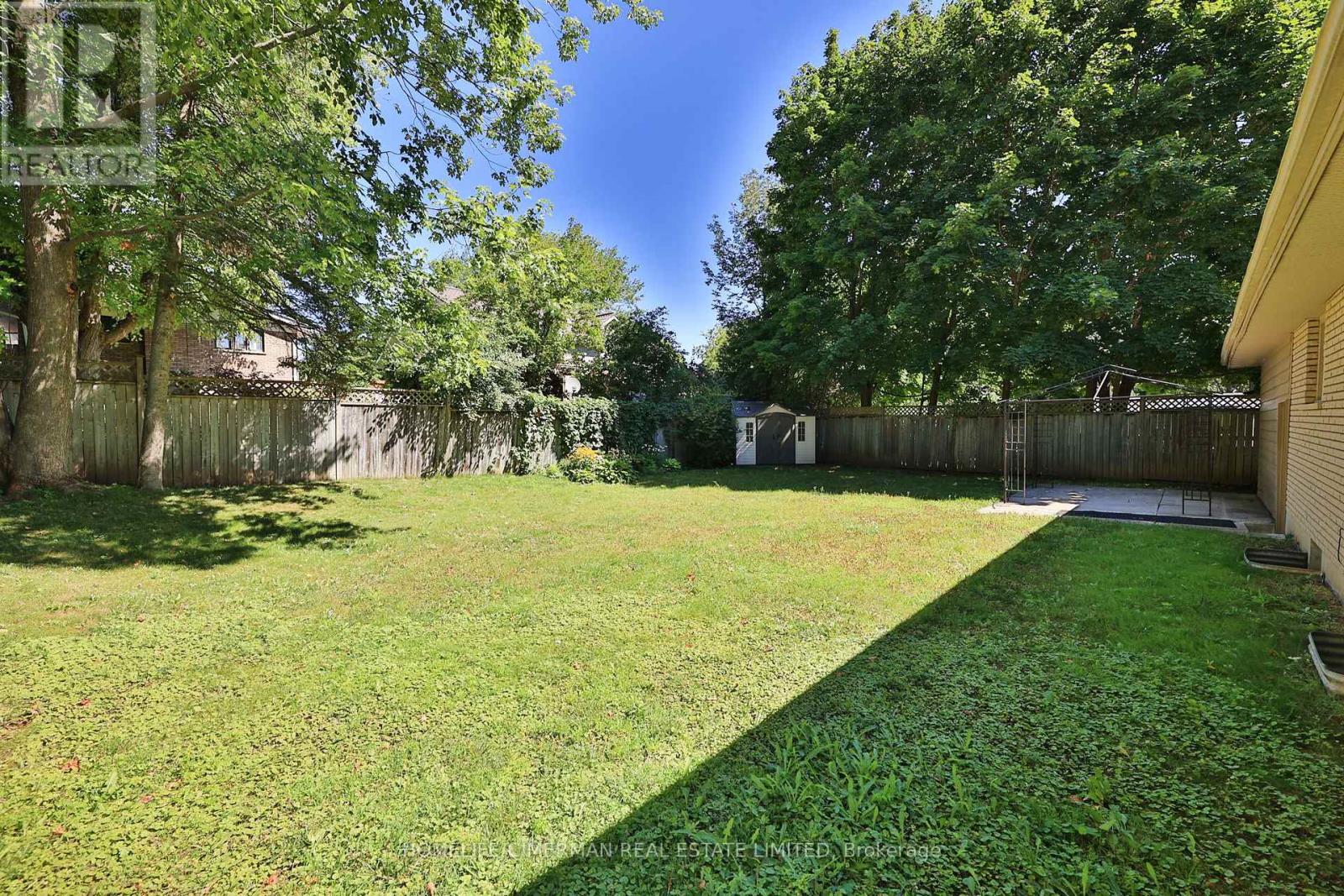 904 Ellesmere Avenue, Peterborough North (Central), Ontario  K9H 7A7 - Photo 9 - X12318931