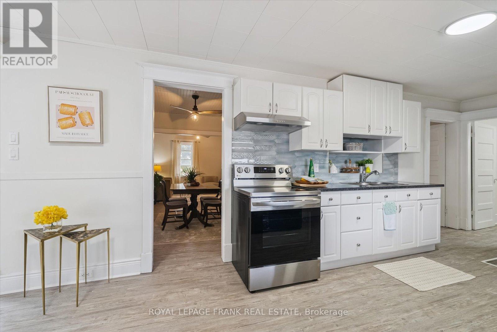 112 Albert Street N, Kawartha Lakes (Lindsay), Ontario  K9V 4K5 - Photo 11 - X12319504