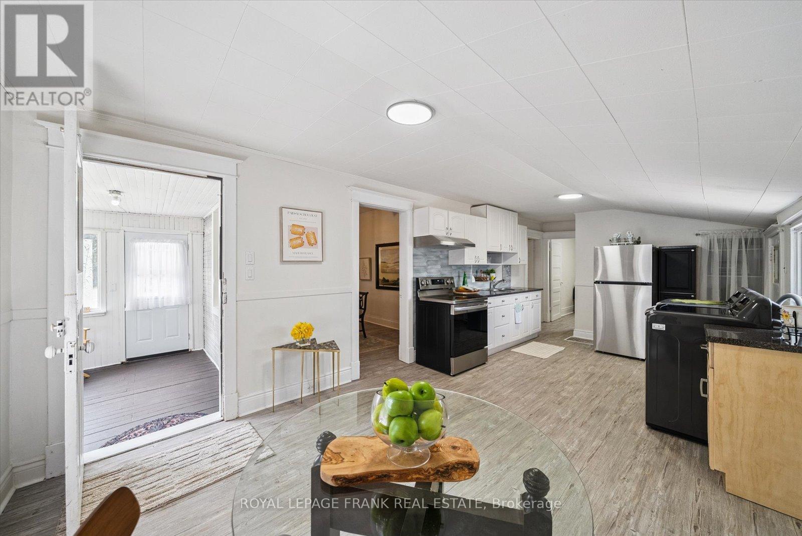 112 Albert Street N, Kawartha Lakes (Lindsay), Ontario  K9V 4K5 - Photo 14 - X12319504
