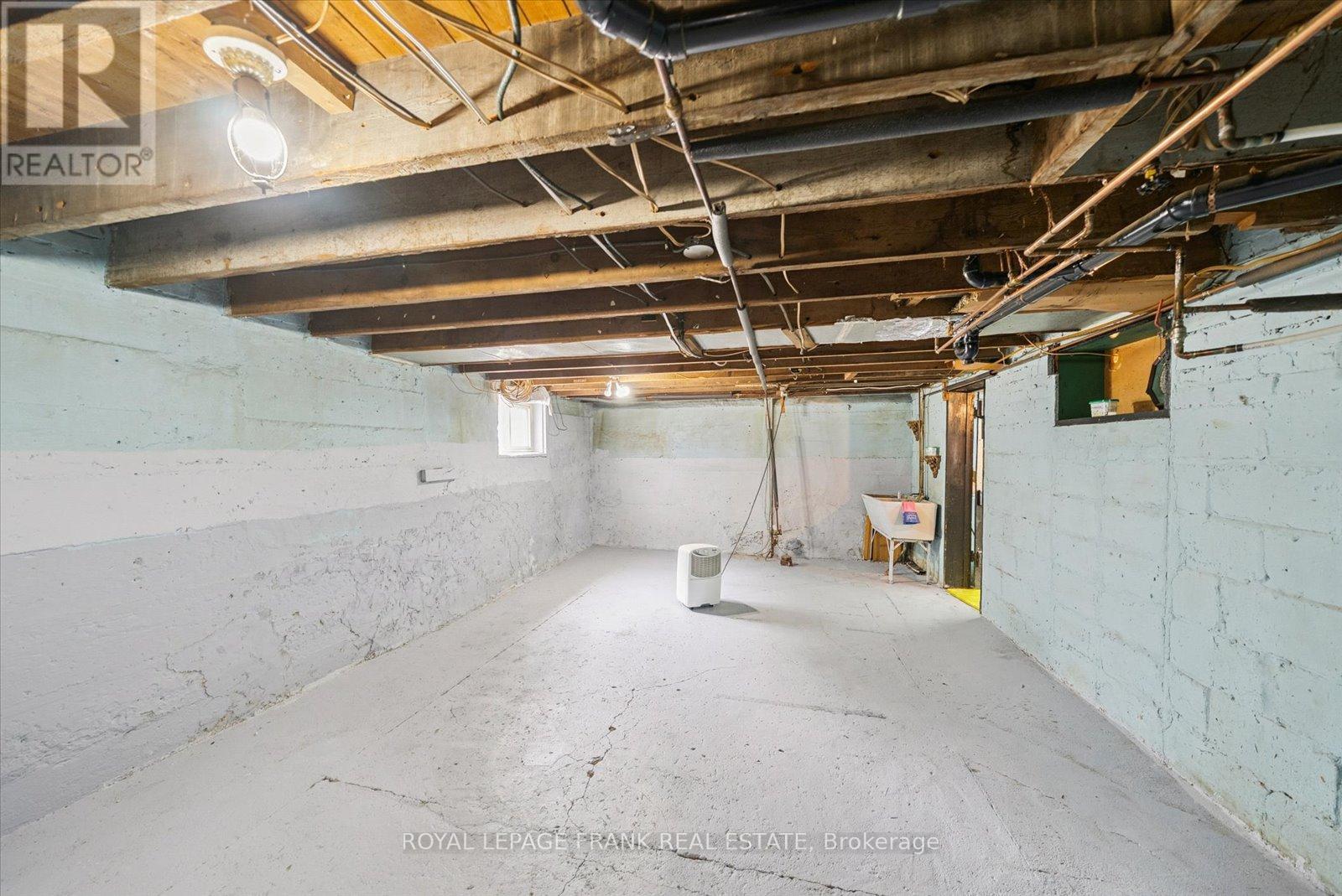 112 Albert Street N, Kawartha Lakes (Lindsay), Ontario  K9V 4K5 - Photo 26 - X12319504