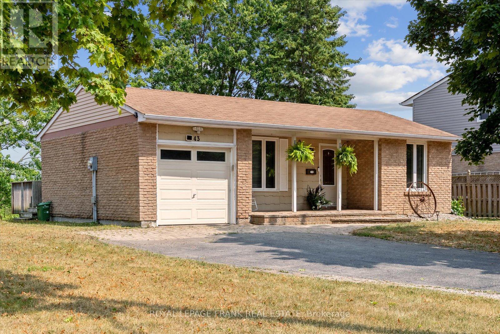 43 Elaine Drive, Kawartha Lakes (Lindsay), Ontario  K9V 4X7 - Photo 2 - X12319689