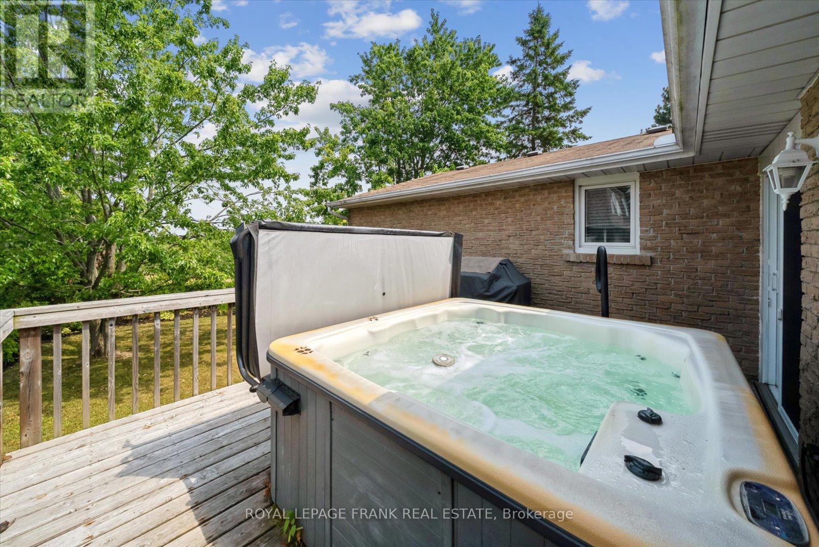 43 Elaine Drive, Kawartha Lakes (Lindsay), Ontario  K9V 4X7 - Photo 33 - X12319689