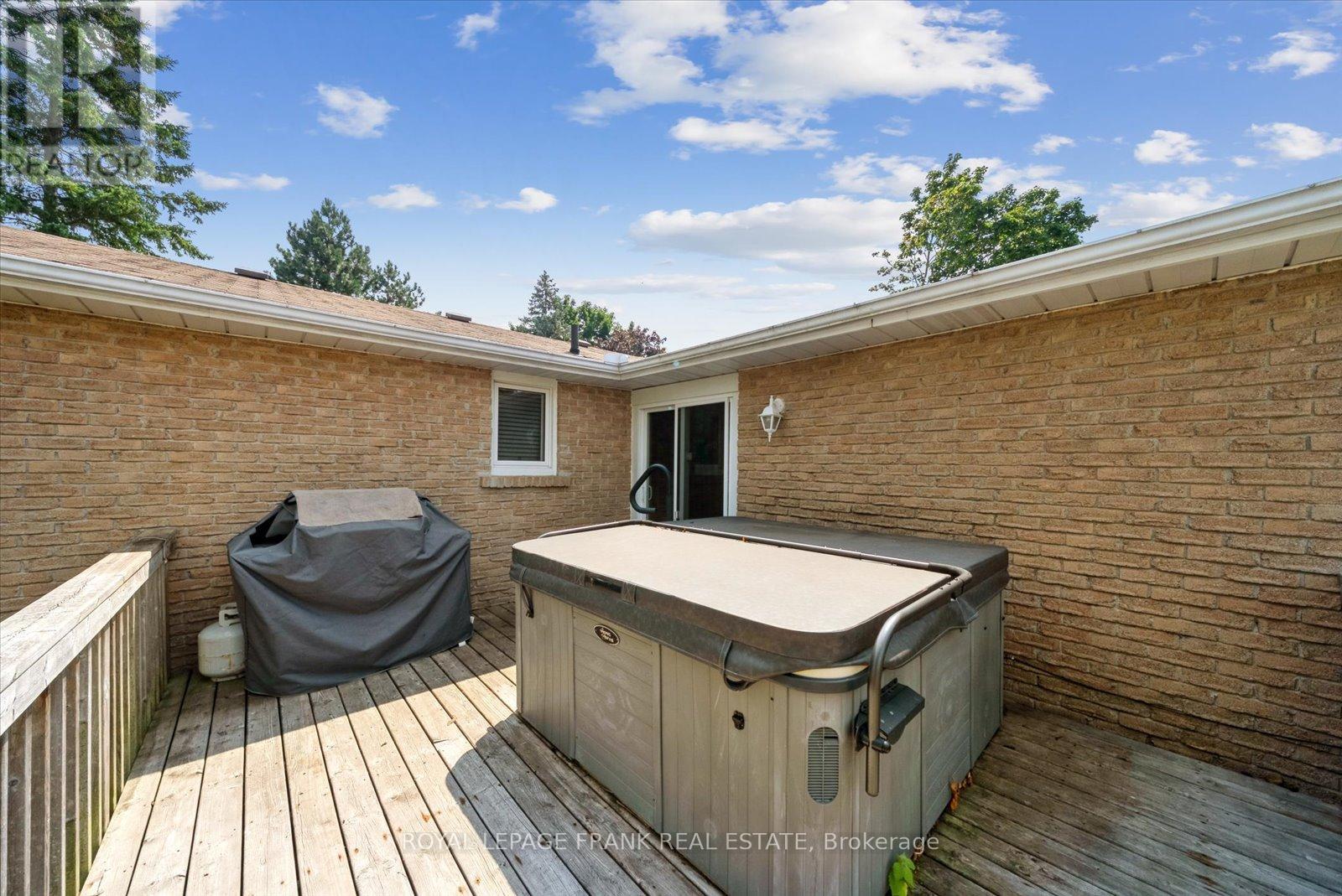 43 Elaine Drive, Kawartha Lakes (Lindsay), Ontario  K9V 4X7 - Photo 35 - X12319689