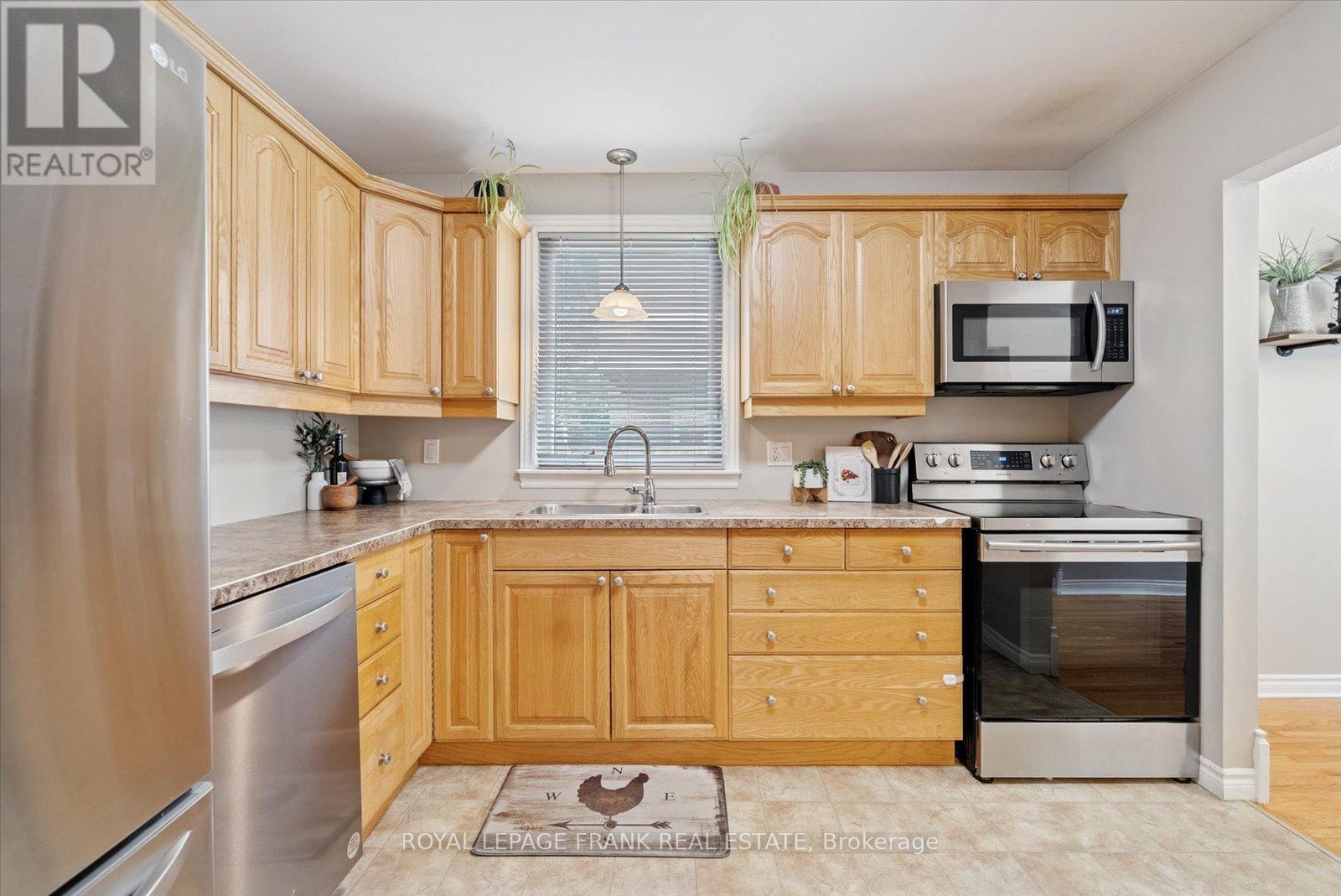 43 Elaine Drive, Kawartha Lakes (Lindsay), Ontario  K9V 4X7 - Photo 9 - X12319689