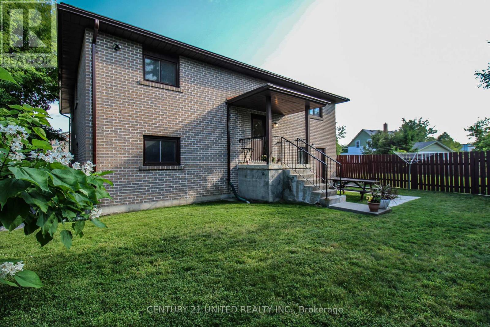 200 Lake Street, Peterborough Central (South), Ontario  K9J 2H3 - Photo 10 - X12320127